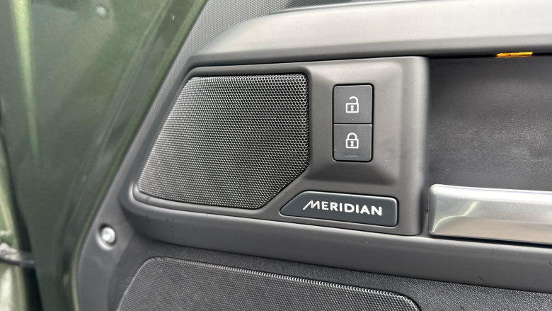 Land Rover Defender 3.0 D250 X-Dynamic SE 90 3dr Auto Diesel Estate